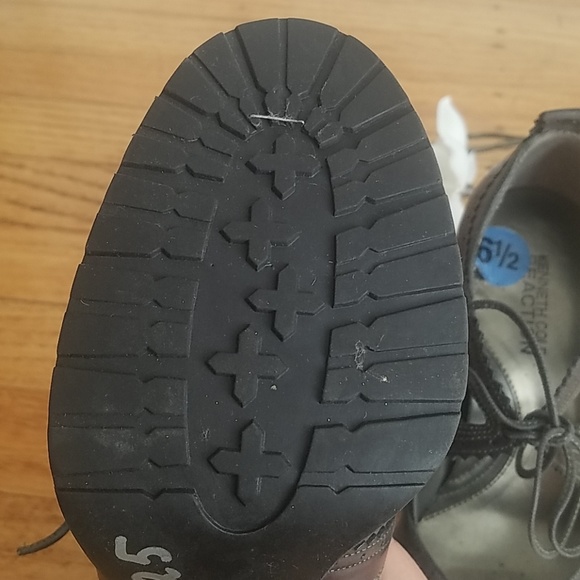 Kenneth Cole Reaction MaryJane Heels 6.5 - Picture 8 of 8